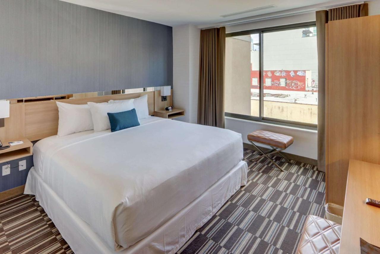 Microtel Inn By Wyndham Long Island City Ню Йорк Екстериор снимка