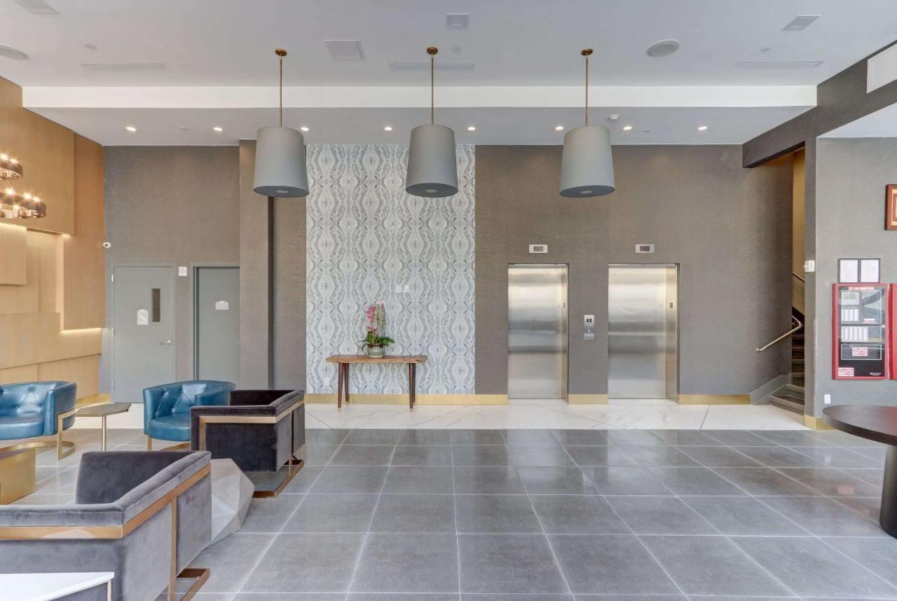 Microtel Inn By Wyndham Long Island City Ню Йорк Екстериор снимка