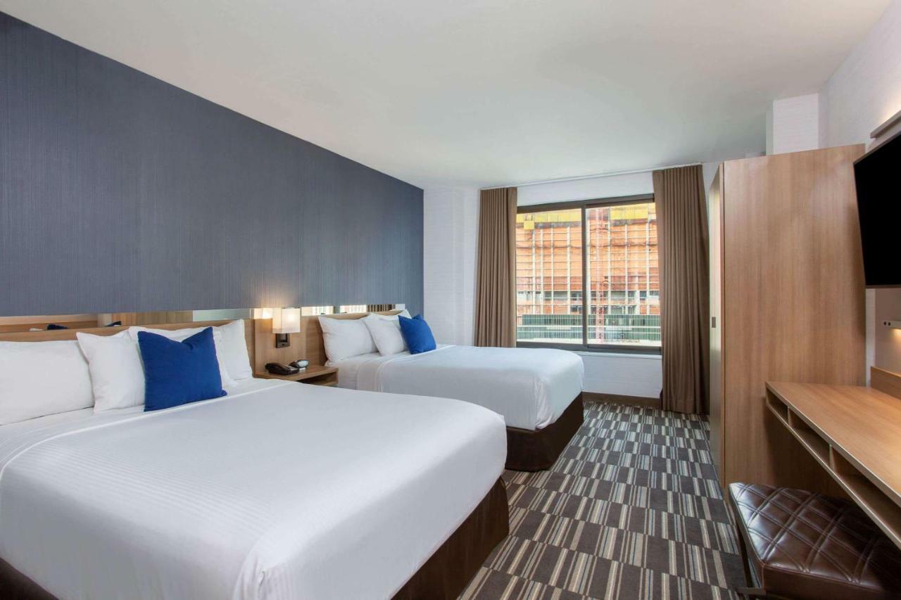 Microtel Inn By Wyndham Long Island City Ню Йорк Екстериор снимка