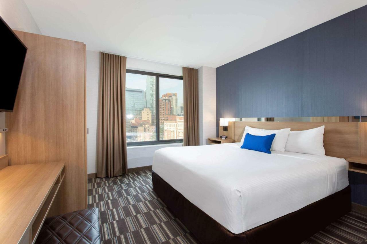 Microtel Inn By Wyndham Long Island City Ню Йорк Екстериор снимка
