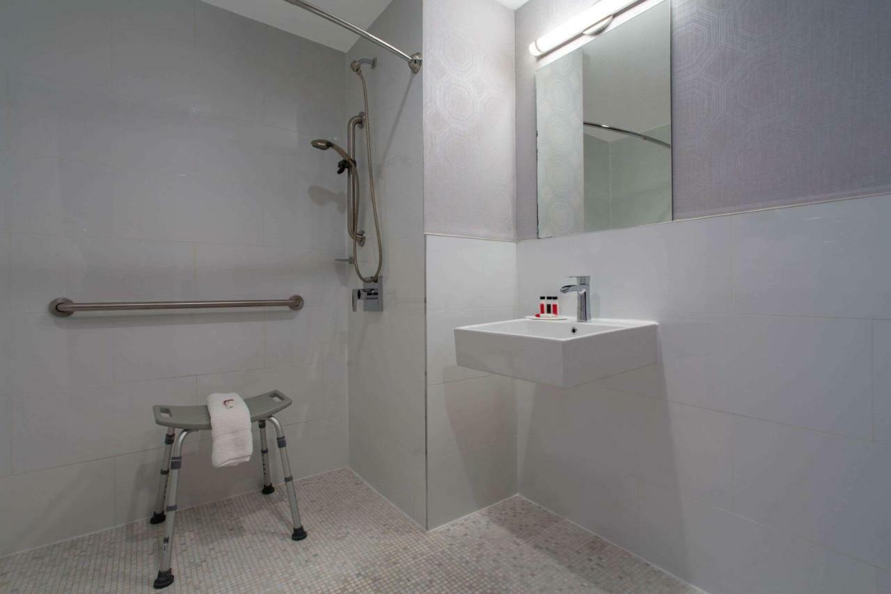 Microtel Inn By Wyndham Long Island City Ню Йорк Екстериор снимка