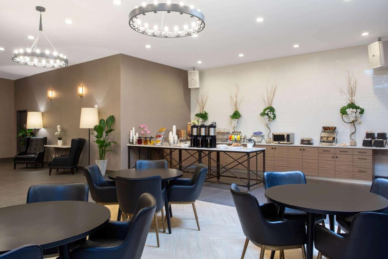 Microtel Inn By Wyndham Long Island City Ню Йорк Екстериор снимка